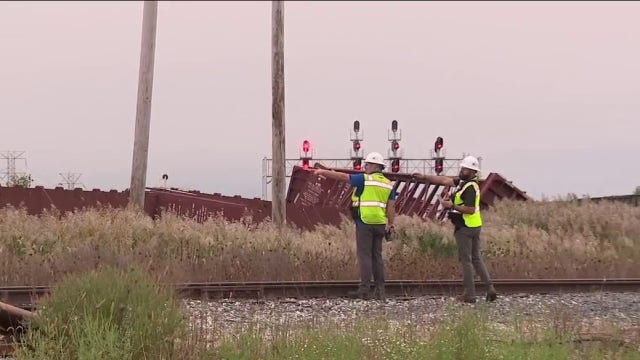 Nine train cars derail on Chicago's Southwest Side, CSX says