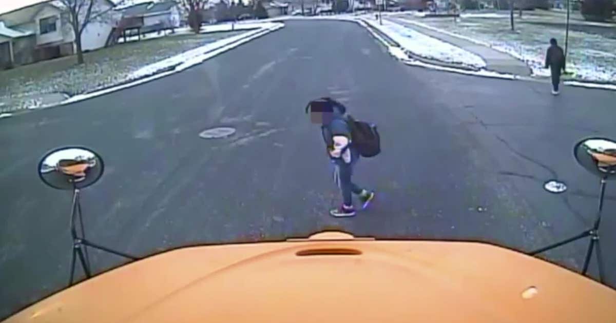 VIDEO: Driver fails to stop for school bus, nearly hits 6th grader ...