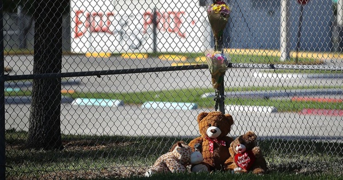 Couple charged with stealing from Parkland shooting memorial | FOX 35 ...