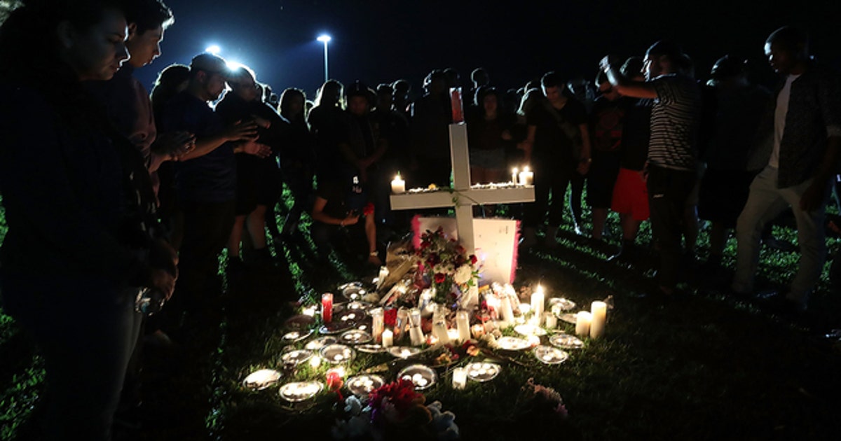 Lights at capitol to honor Parkland victims | FOX 35 Orlando