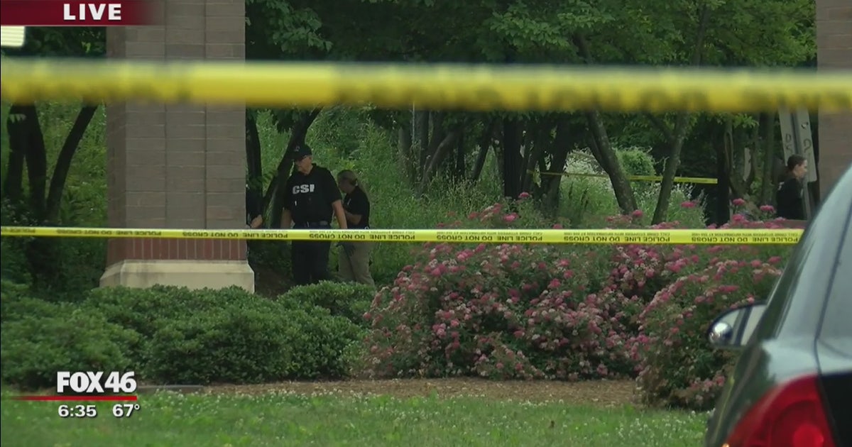 Suspect sought after woman shot dead outside of uptown Charlotte | FOX ...