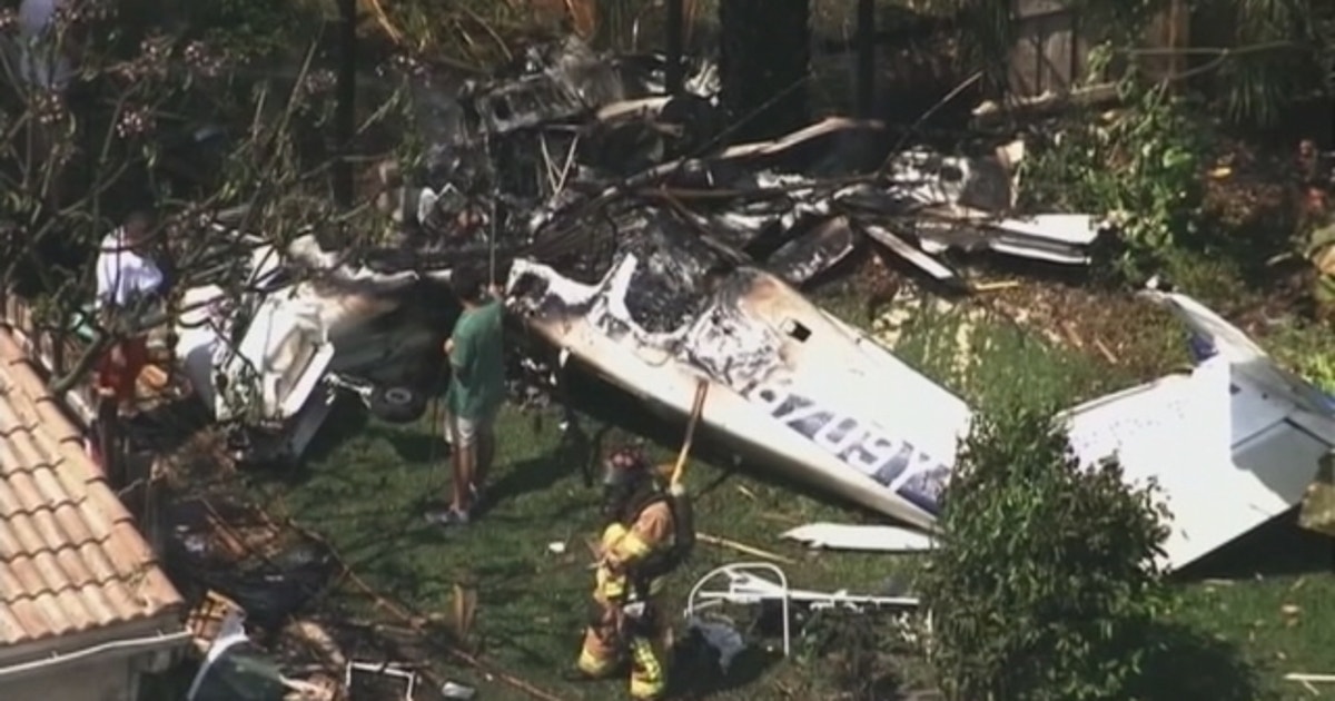 Small plane crashes into Florida house with 3 aboard | FOX 35 Orlando