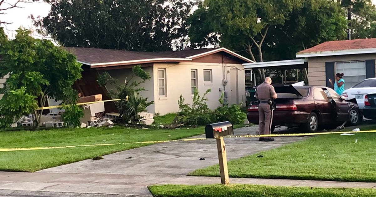 Car slams into Orlando home | FOX 35 Orlando