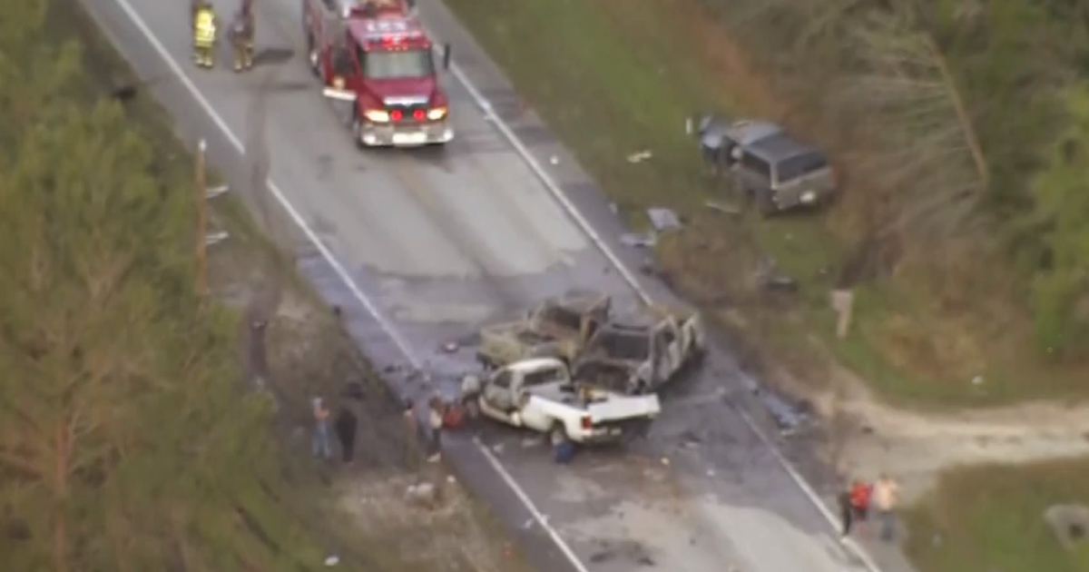 Fiery, multi-vehicle crash shuts down SR 44 near Eustis | FOX 35 Orlando