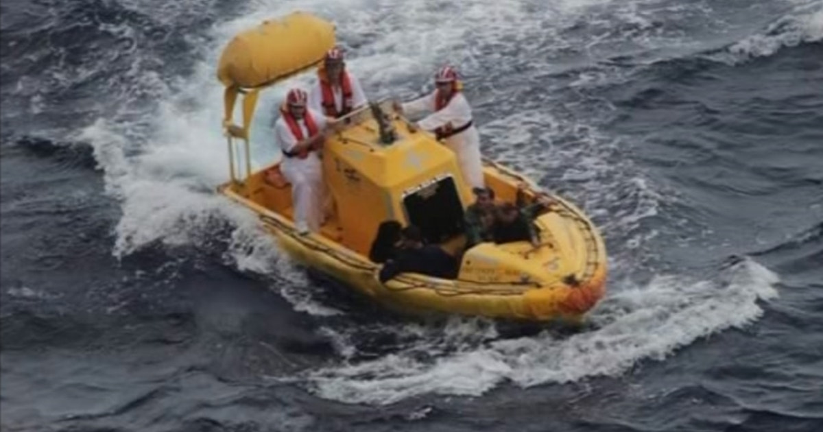 Travelers capture cruise ship rescuing stranded raft carrying Cubans ...