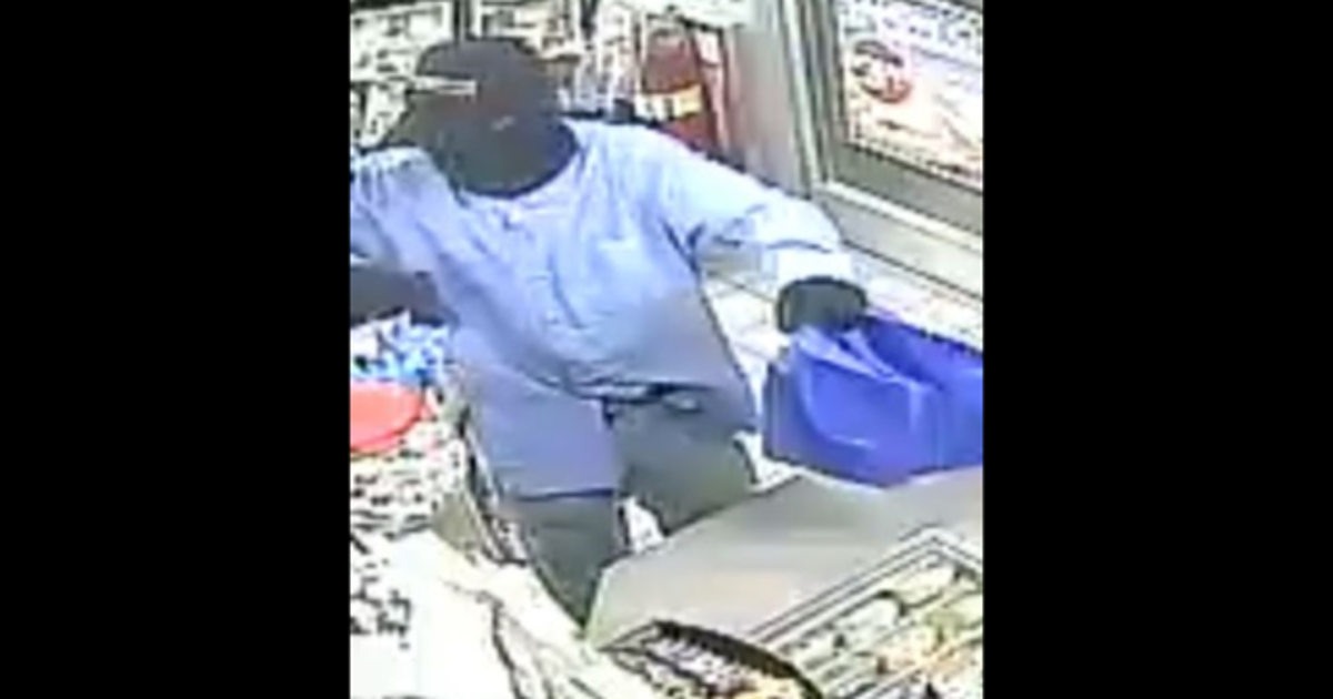Armed roberry suspect on the run | FOX 35 Orlando