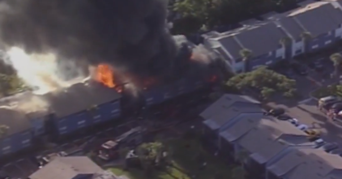32 displaced after massive Orlando apartment fire | FOX 35 Orlando