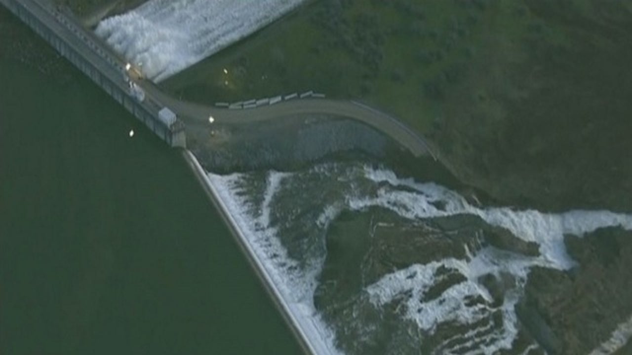 California dam water level drops after massive evacuation