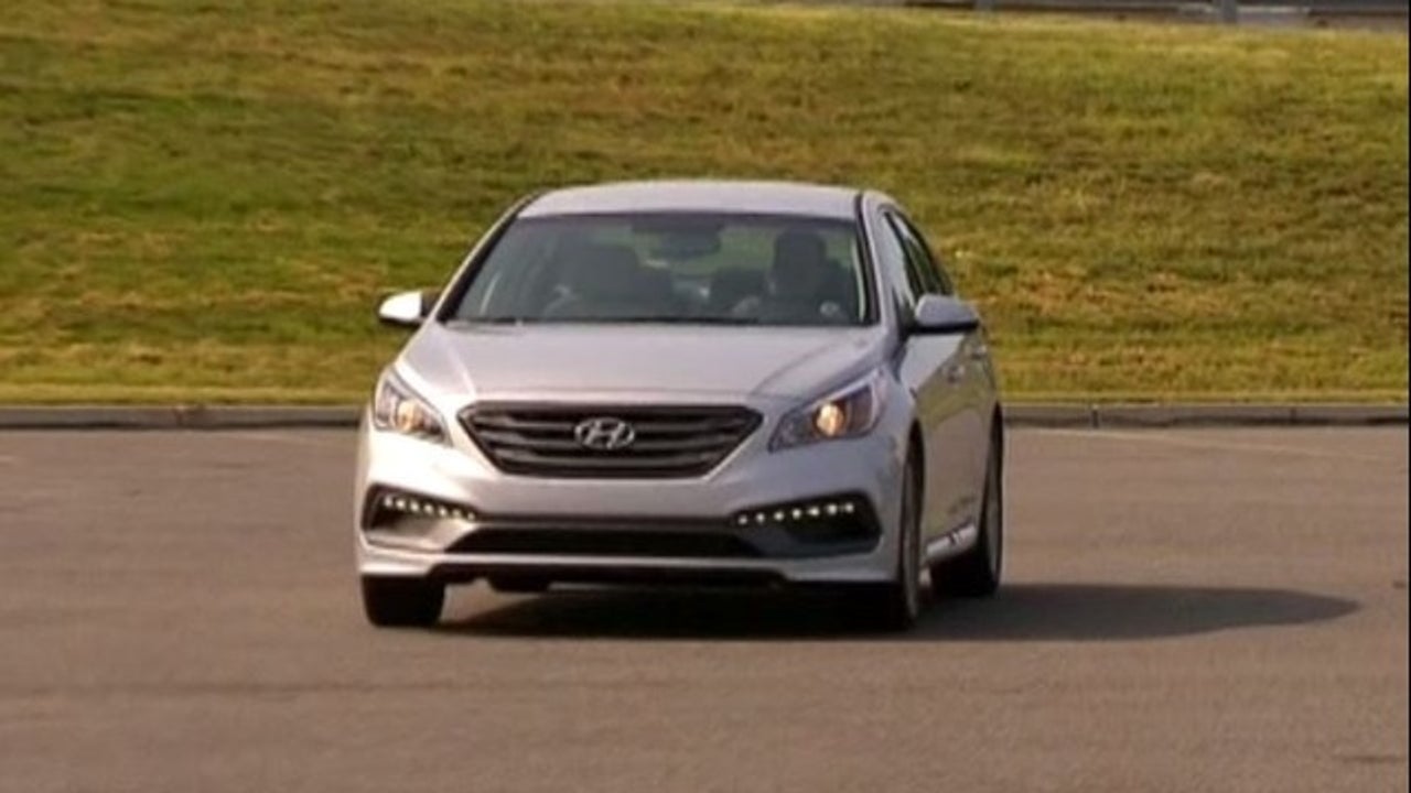 Hyundai recalls midsize cars; sunroofs can fly into traffic
