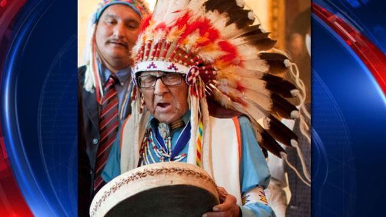Crow Tribe elder, historian Joe Medicine Crow dead at 102 | FOX 35 Orlando