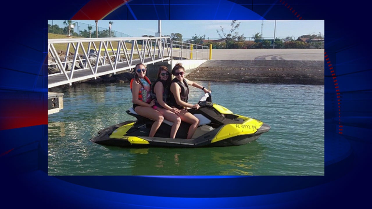 Spring breakers on jet ski come too close to cruise ship