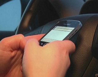 6e047063-TEXTING AND DRIVING_1521532976823.jpg-401720.jpg