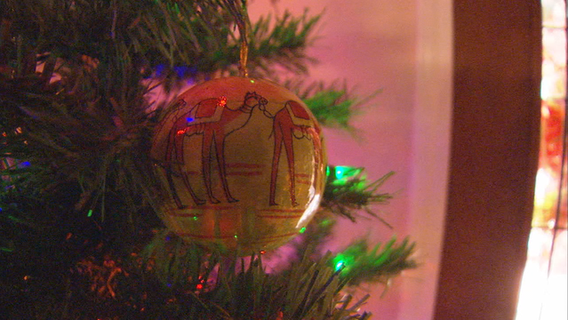 Experts say your Christmas tree, decorations can make you sick