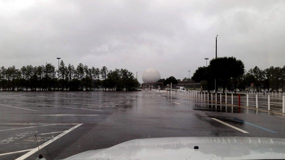 Hurricane Matthew empties Disney World, other Florida attractions