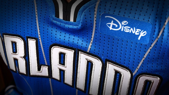 Spurs overcome shaky finish to beat Magic, 114-113