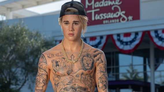 Shirtless Bieber now at Madame Tussauds Orlando