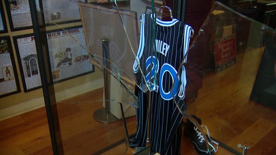Thieves smash glass, steal Orlando Magic memorabilia from Wells'Built Museum