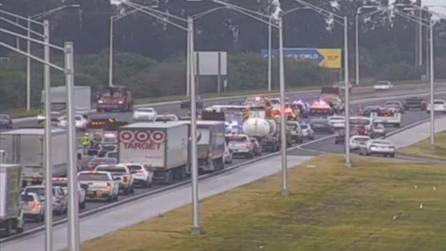 At least 10 cars involved in multiple crashes, causing delays on I-95