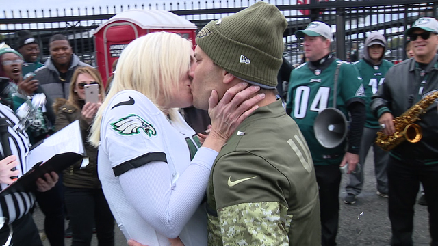 Eagles fans tie the knot with a tailgate wedding