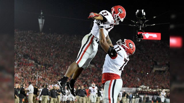 NCAA to consider allowing college athletes to cash in on their names