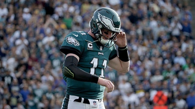 Eagles' Wentz has torn ACL, will miss rest of season