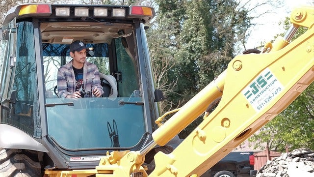 Country star Brad Paisley breaks ground on free grocery shop in Nashville