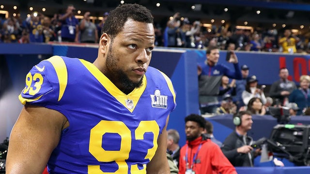 Bucs sign Ndamukong Suh to replace McCoy