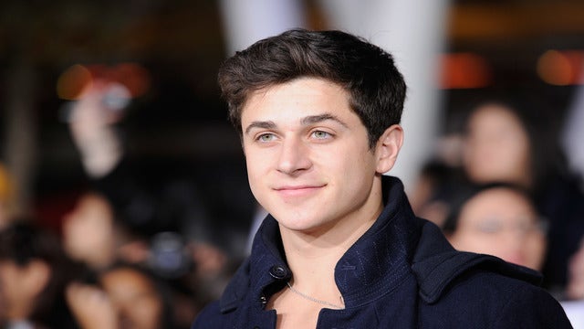Actor David Henrie arrested at LAX, authorities say