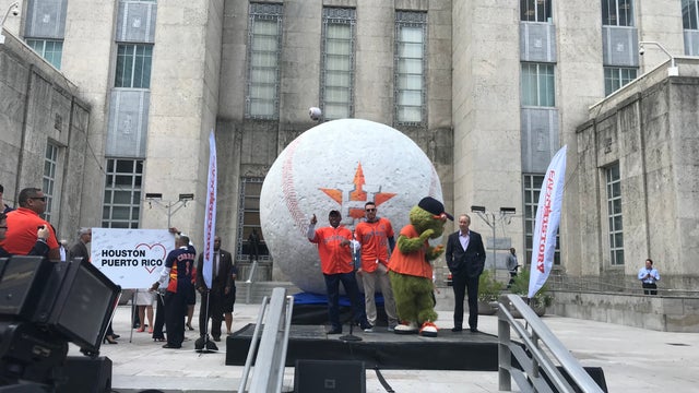 Rally for Astros as team slides into postseason