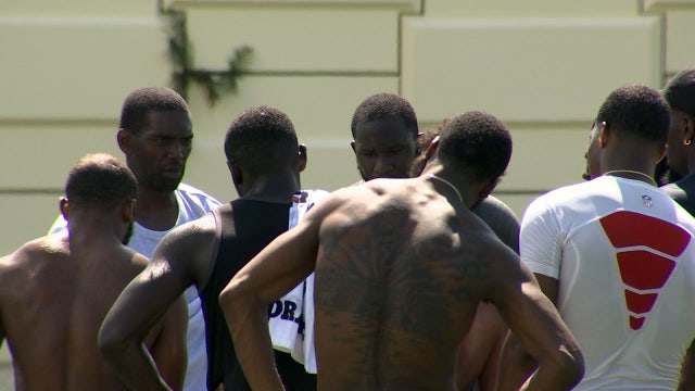 Hall of Famer Randy Moss mentoring Jameis Winston in Tampa