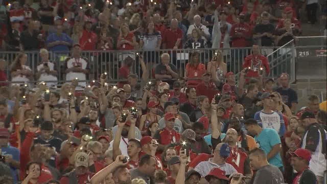 Bucs fans, players remember Vegas victims before kickoff