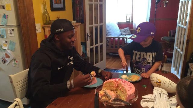 Vikings QB Bridgewater surprises 6-year-old fan for birthday