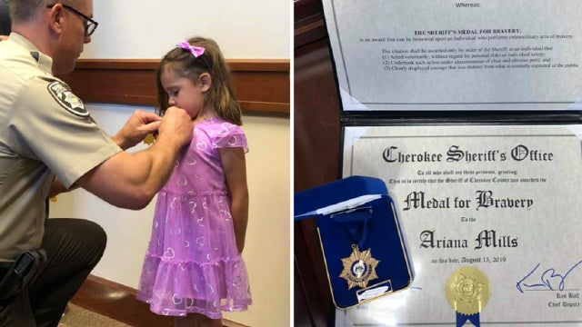 5-year-old girl honored for bravery in helping mom escape attack