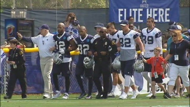 Cowboys pay tribute to Dallas police before start of camp