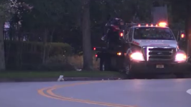 1 dead, 3 in critical condition after car crashed into tree