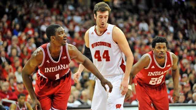 Frank Kaminsky trolls Cubs with Bartman jersey