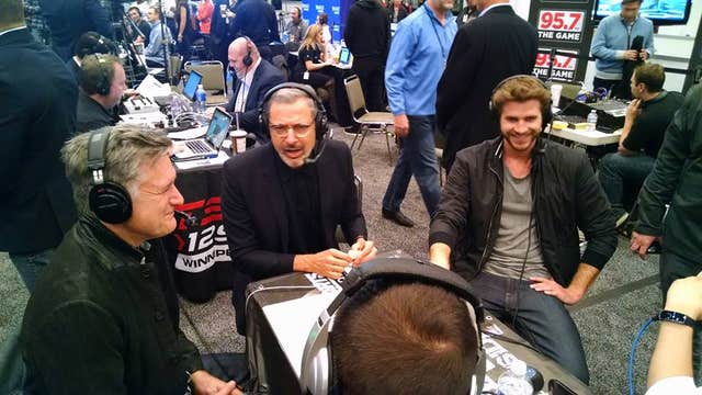 PHOTOS: The stars come out for Super Bowl 50