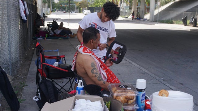 Florida high school student gives free haircuts to homeless