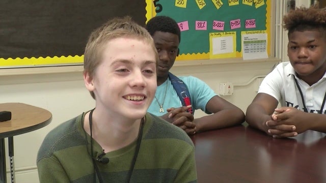 Classmates give their own clothing and shoes to student bullied for wearing same clothes