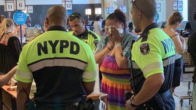 3 police officers pay for accused shoplifter's groceries