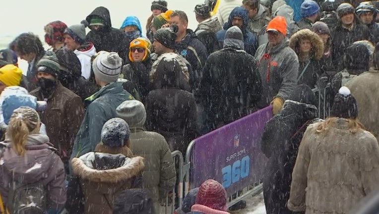 62456040-9 V SUPER BOWL COLD WEATHER _00.00.12.01_1517755261822.png-409162.jpg