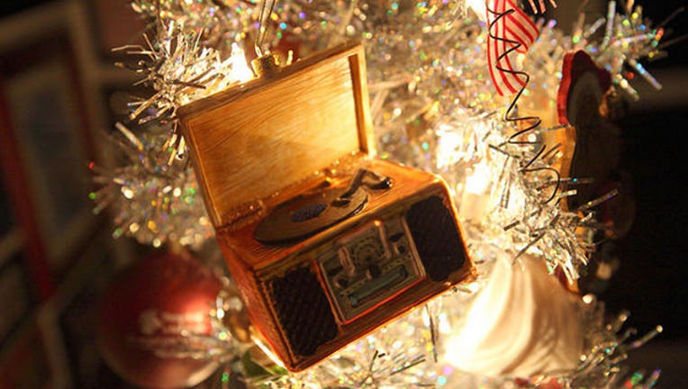 1af34800-CHRISTMAS-MUSIC Record Player-401720