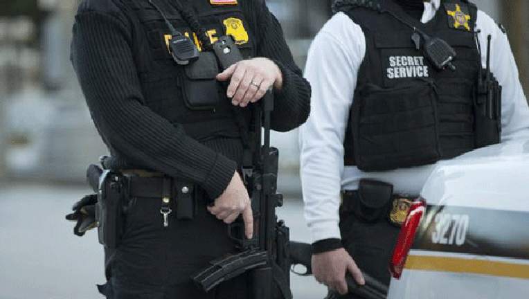 DC-transit-police-officer-arrested_1470250981244-407693.gif