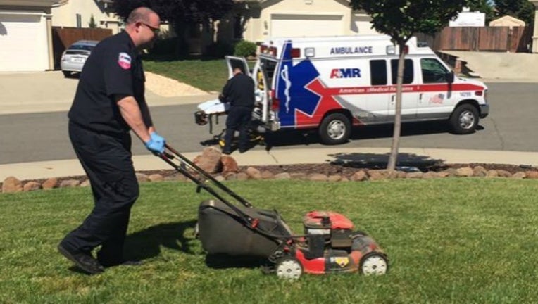 431a084f-EMT workers help out_1461148496606-404959.jpg