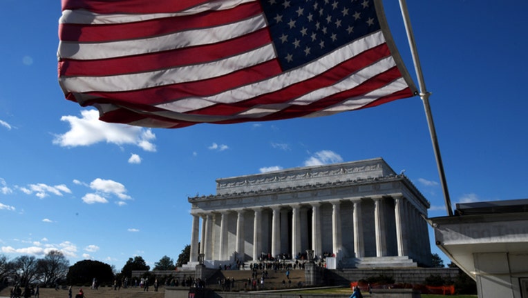 74be499f-GETTY Lincoln Memorial 012119-408200