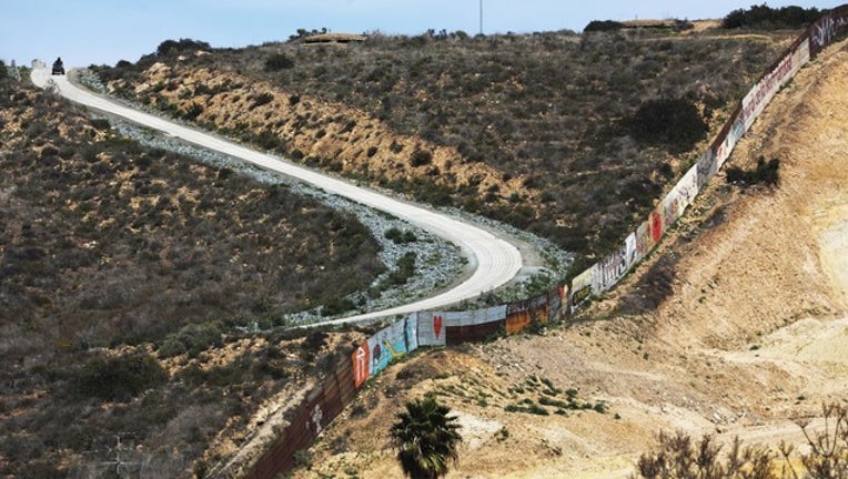 a200638a-US Mexico Border (GETTY)-408200