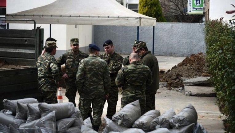 38f2ac7e-Greece Bomb Defusing_1486925288049.jpg