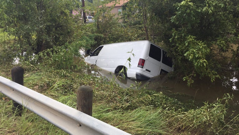 8d2bbd35-Harris County van six dead_1504114980040-409650.jpg
