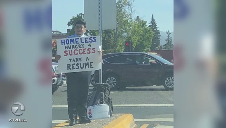 Homeless_man_holds_sign__Hungry_For_Succ_0_20180731024329-405538-405538