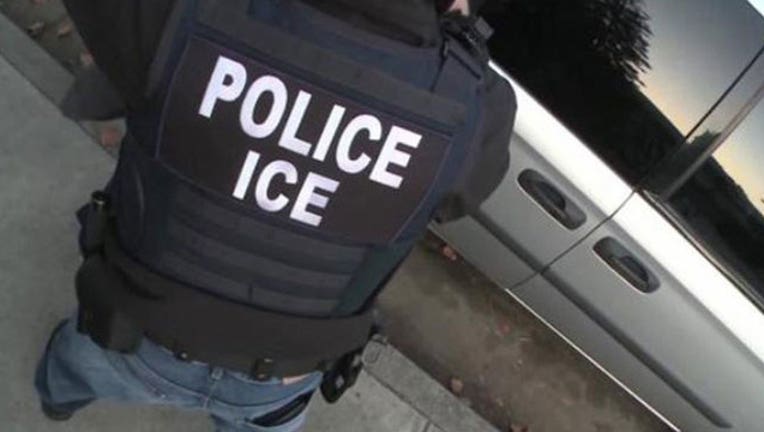 ICE-POLICE_1515608758339-401720-401720.jpg